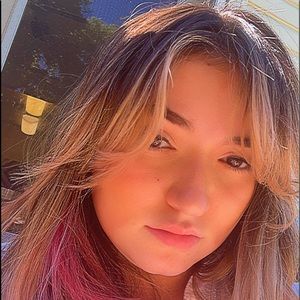 Meet your Posher, Alexia